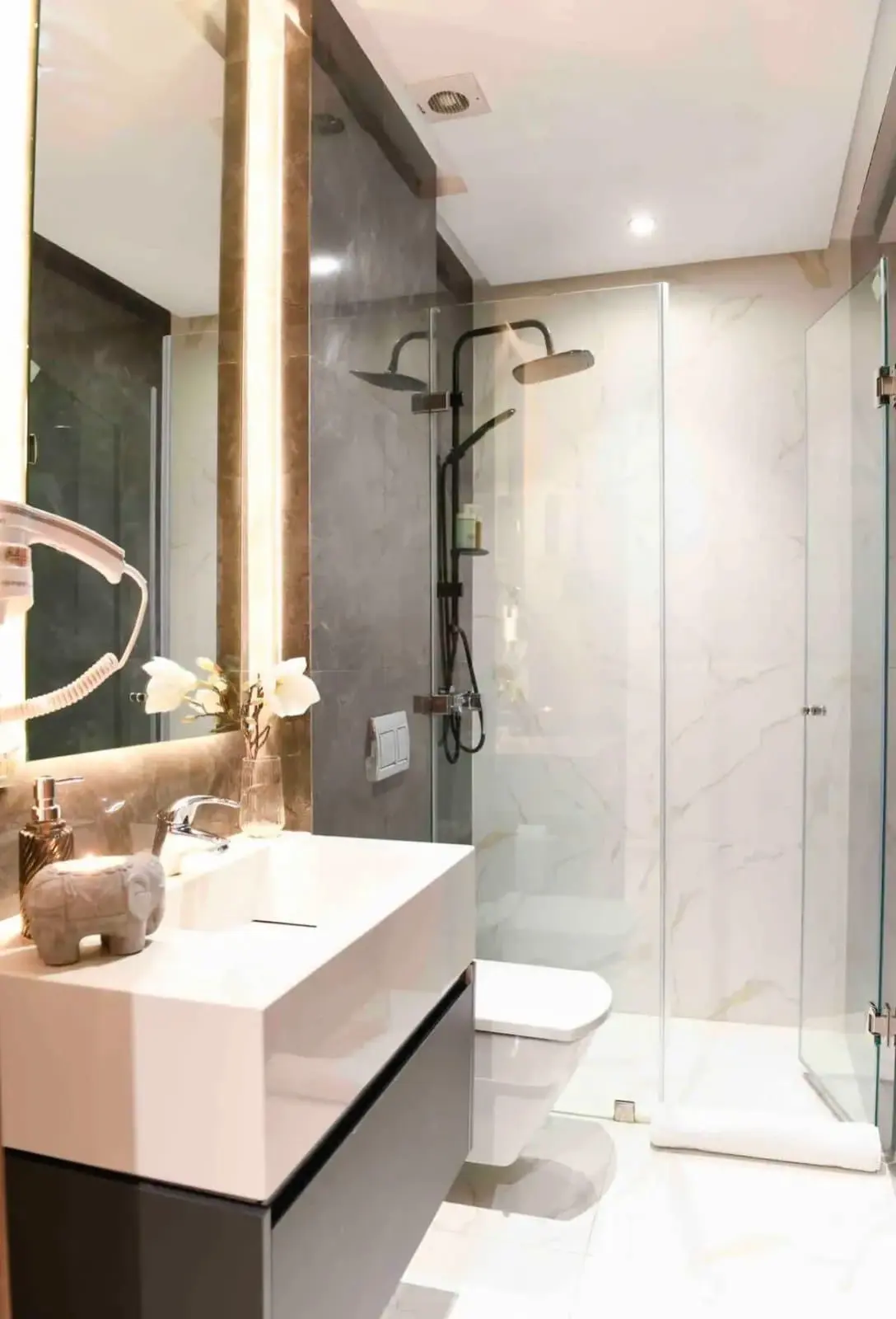 Bathroom — Elammari