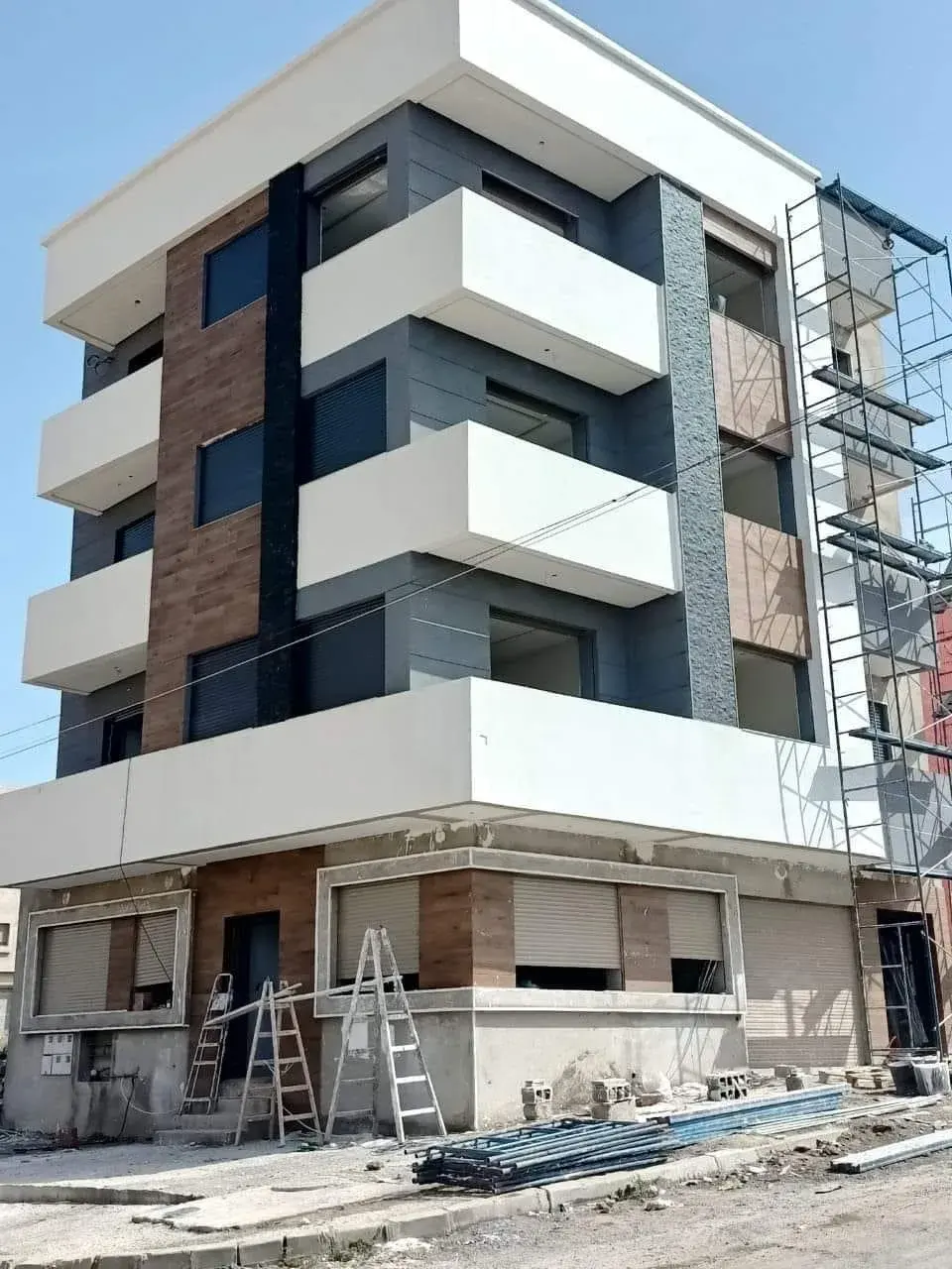 Exterior — Elammari