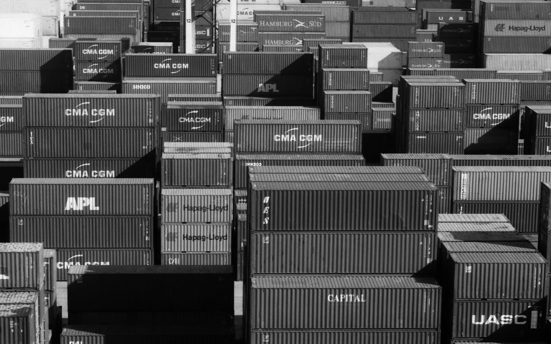 Container in attesa di imbarco