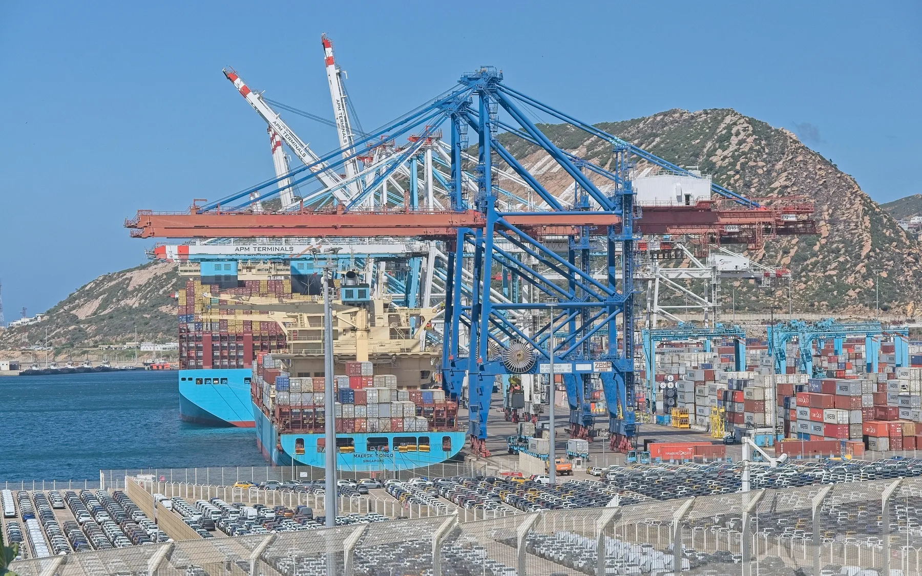 Una portacontainer Maersk in scalo a Tanger Med